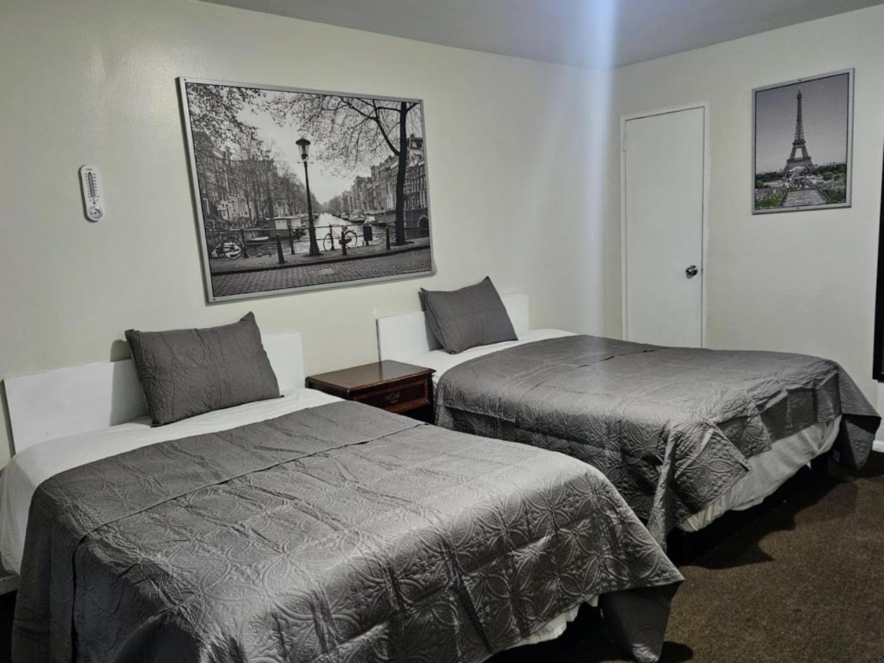 وايت بلينز Central Motel Courtyard المظهر الخارجي الصورة