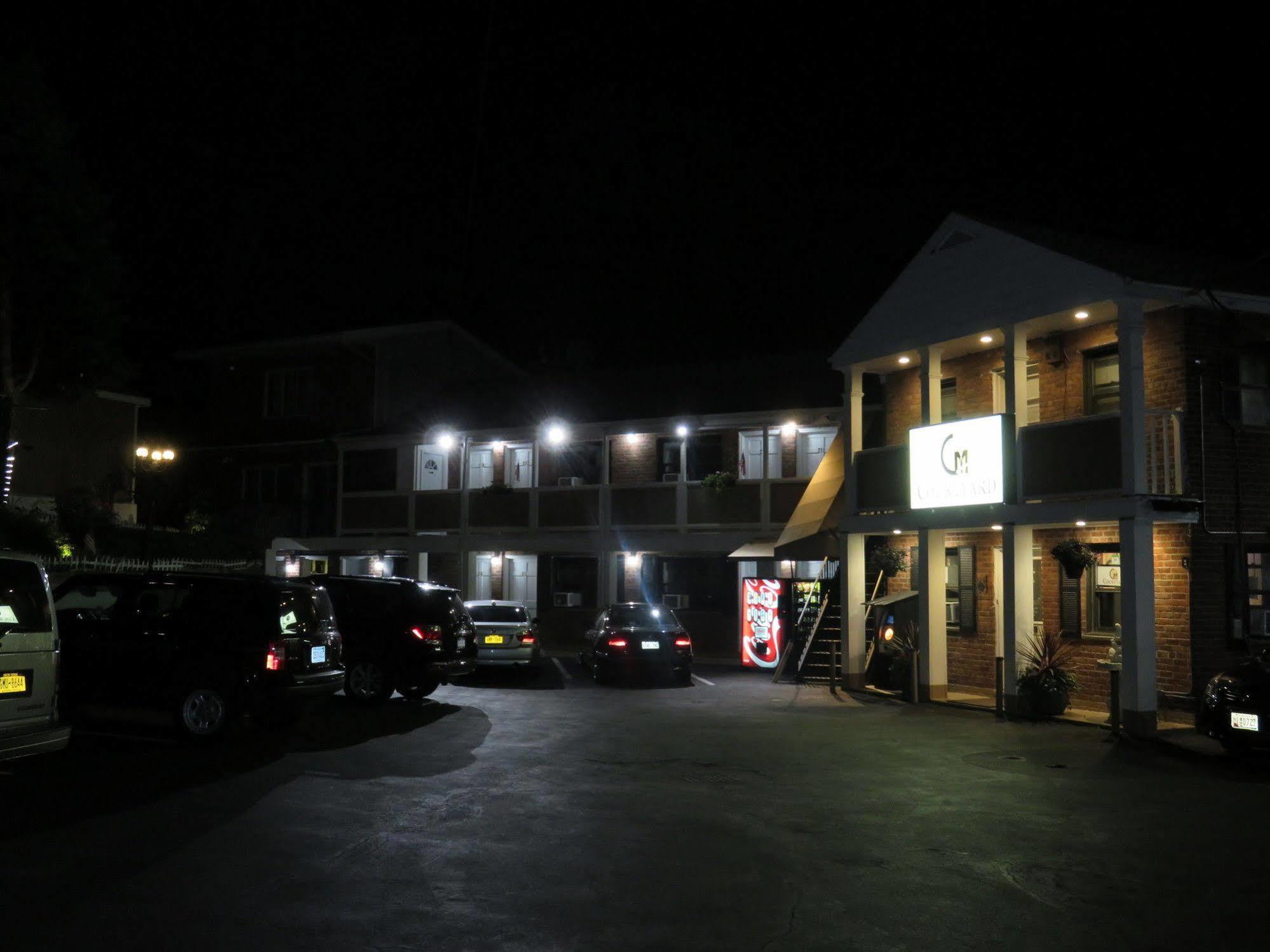 وايت بلينز Central Motel Courtyard المظهر الخارجي الصورة