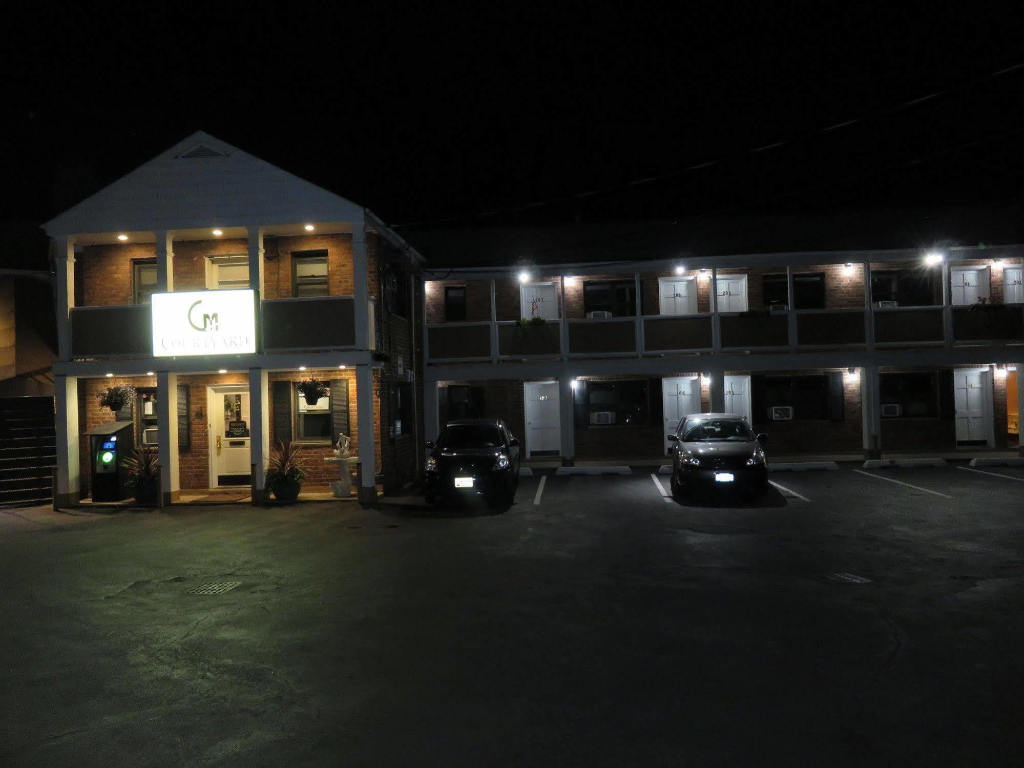 وايت بلينز Central Motel Courtyard المظهر الخارجي الصورة
