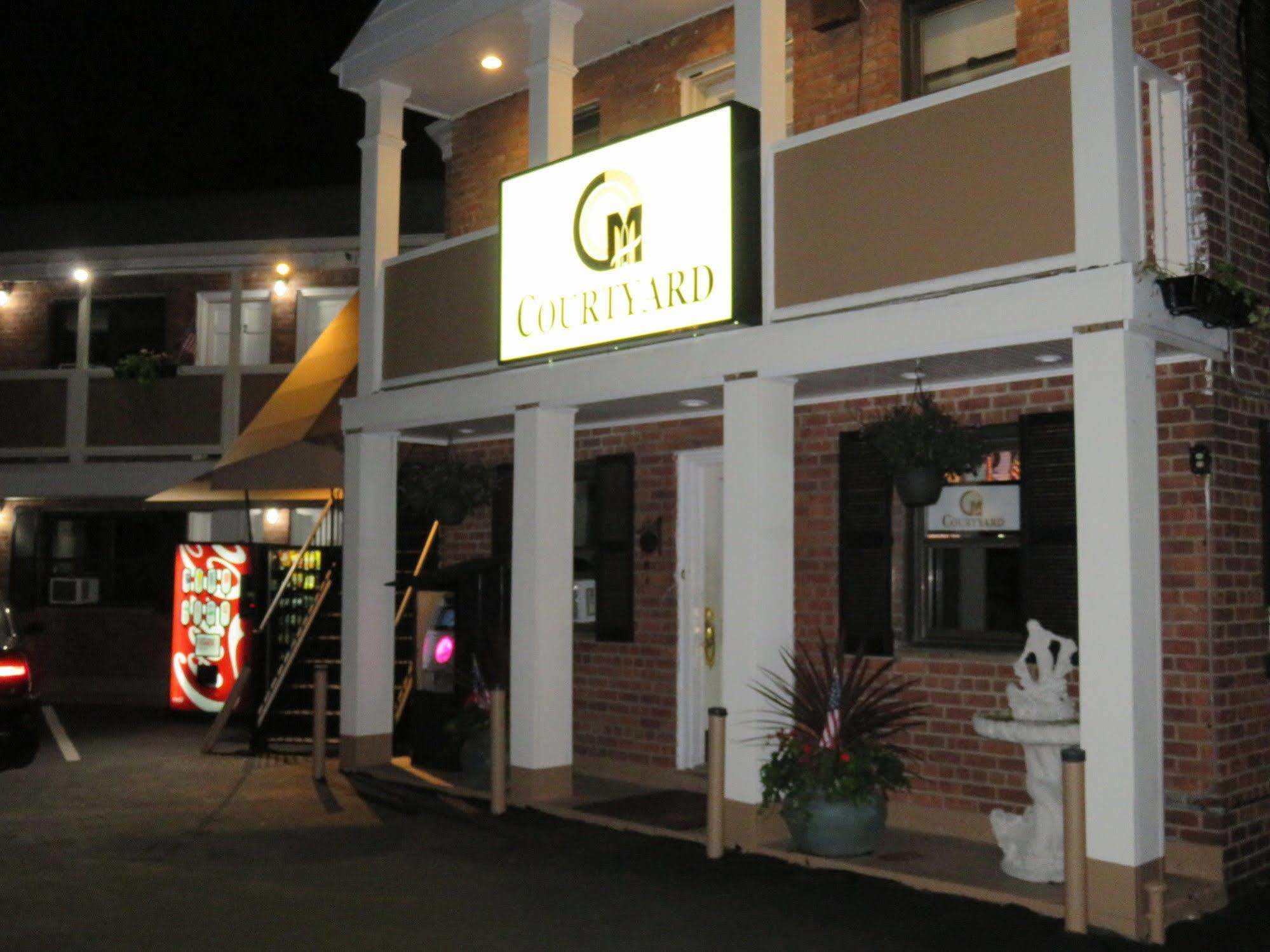 وايت بلينز Central Motel Courtyard المظهر الخارجي الصورة
