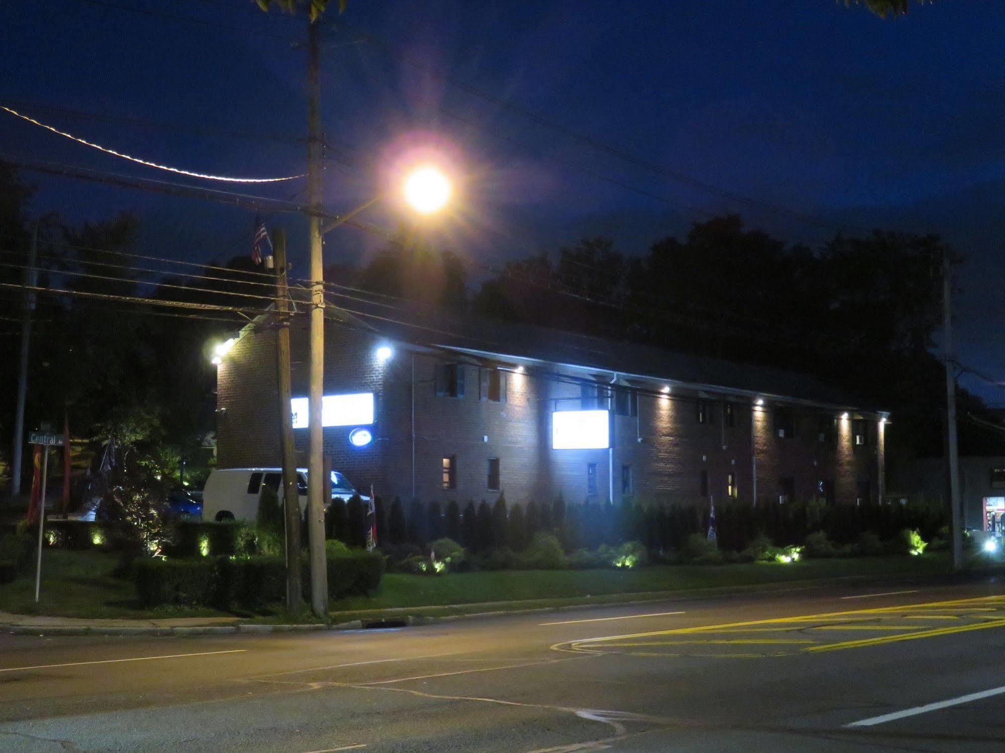 وايت بلينز Central Motel Courtyard المظهر الخارجي الصورة