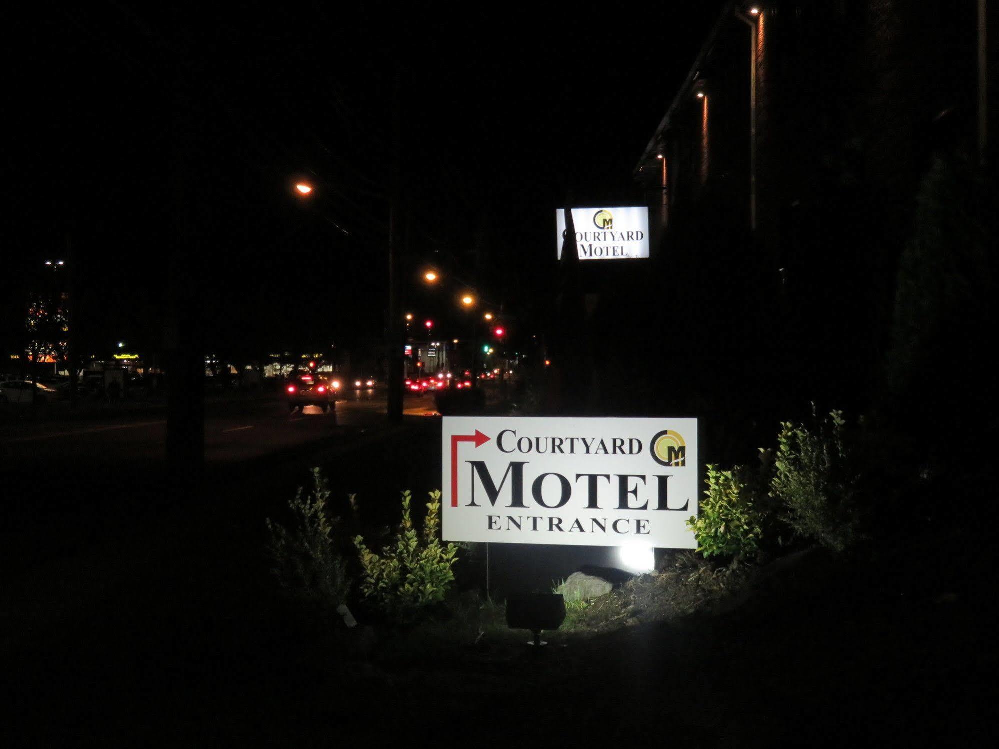 وايت بلينز Central Motel Courtyard المظهر الخارجي الصورة