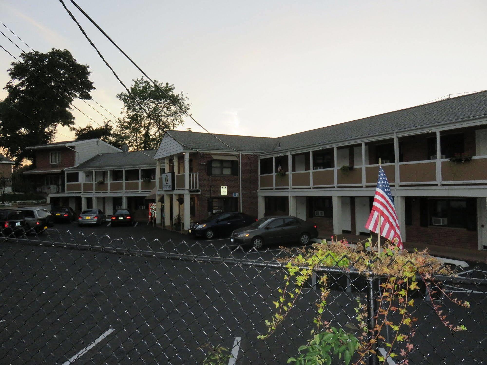 وايت بلينز Central Motel Courtyard المظهر الخارجي الصورة