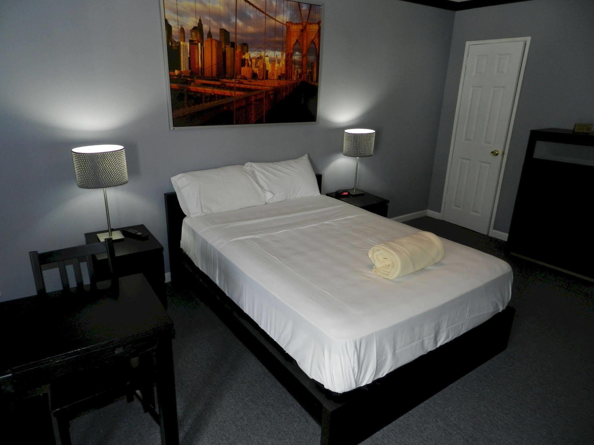 وايت بلينز Central Motel Courtyard المظهر الخارجي الصورة