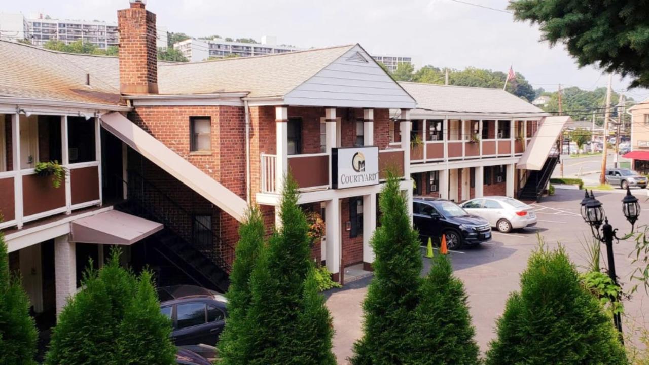 وايت بلينز Central Motel Courtyard المظهر الخارجي الصورة